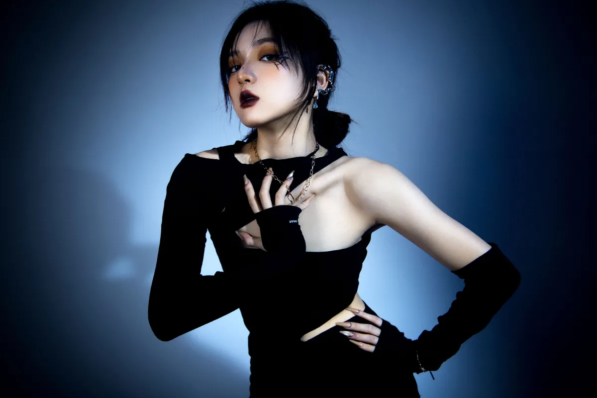里奈Riina_可乙瘦《暗夜荆棘》美图作品图片3