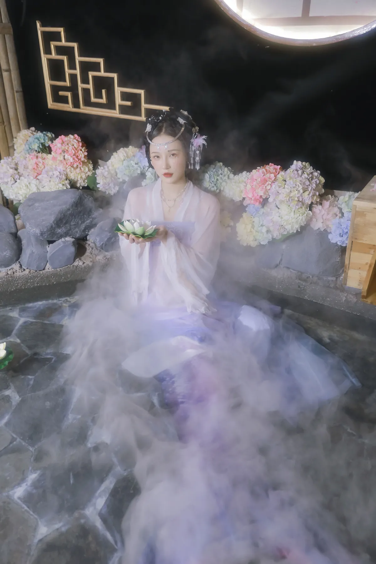 听说了吗，先生的池子里养了一条人鱼。