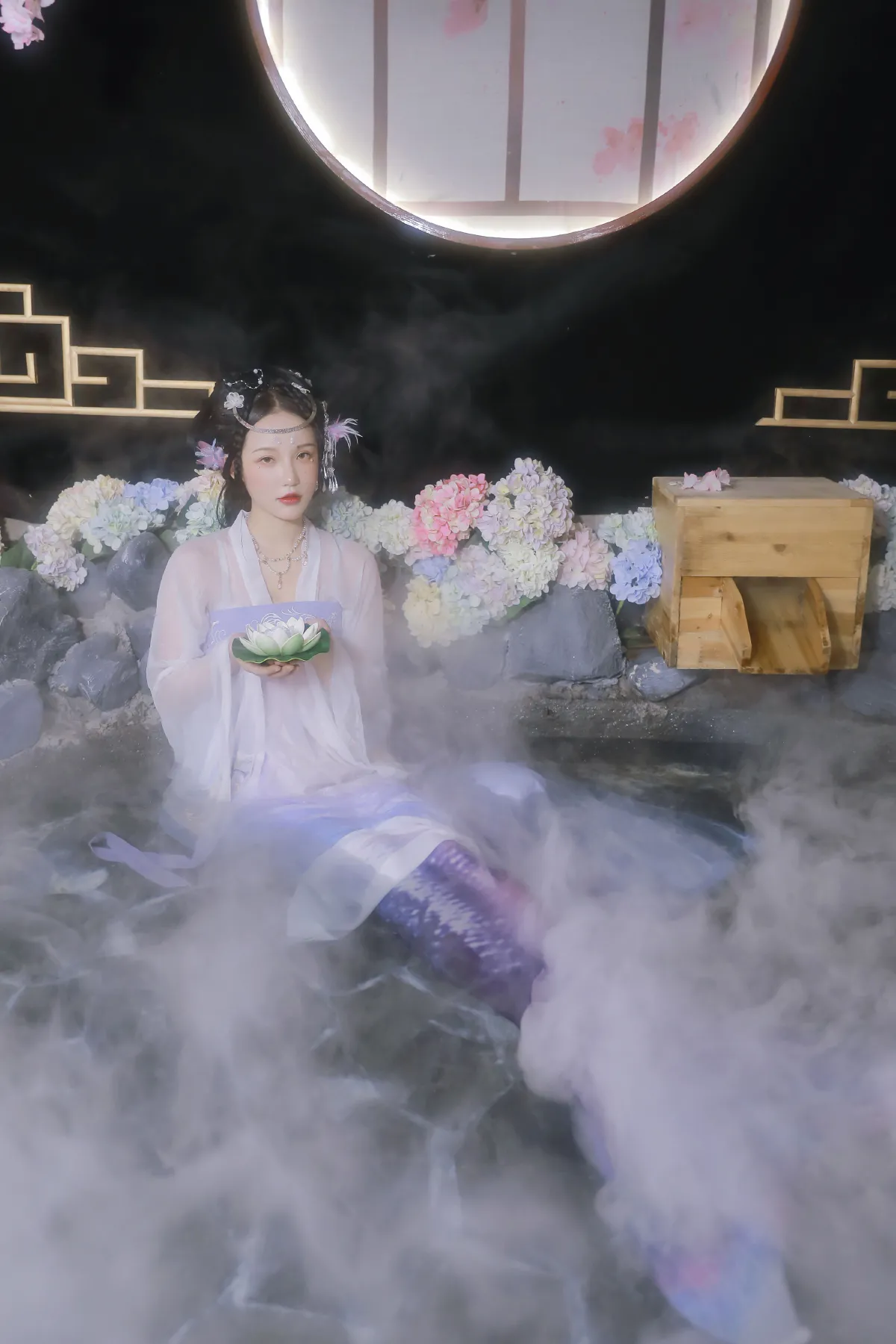 听说了吗，先生的池子里养了一条人鱼。1