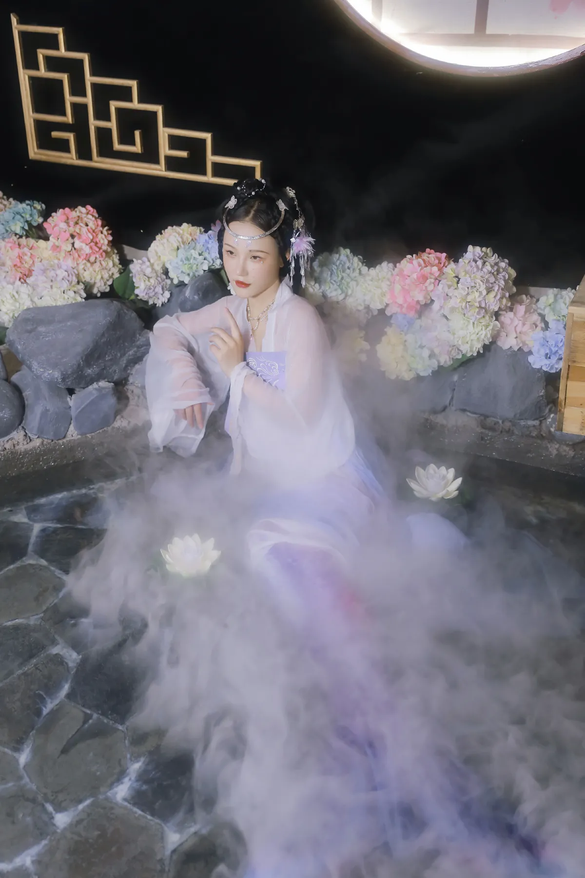 听说了吗，先生的池子里养了一条人鱼。