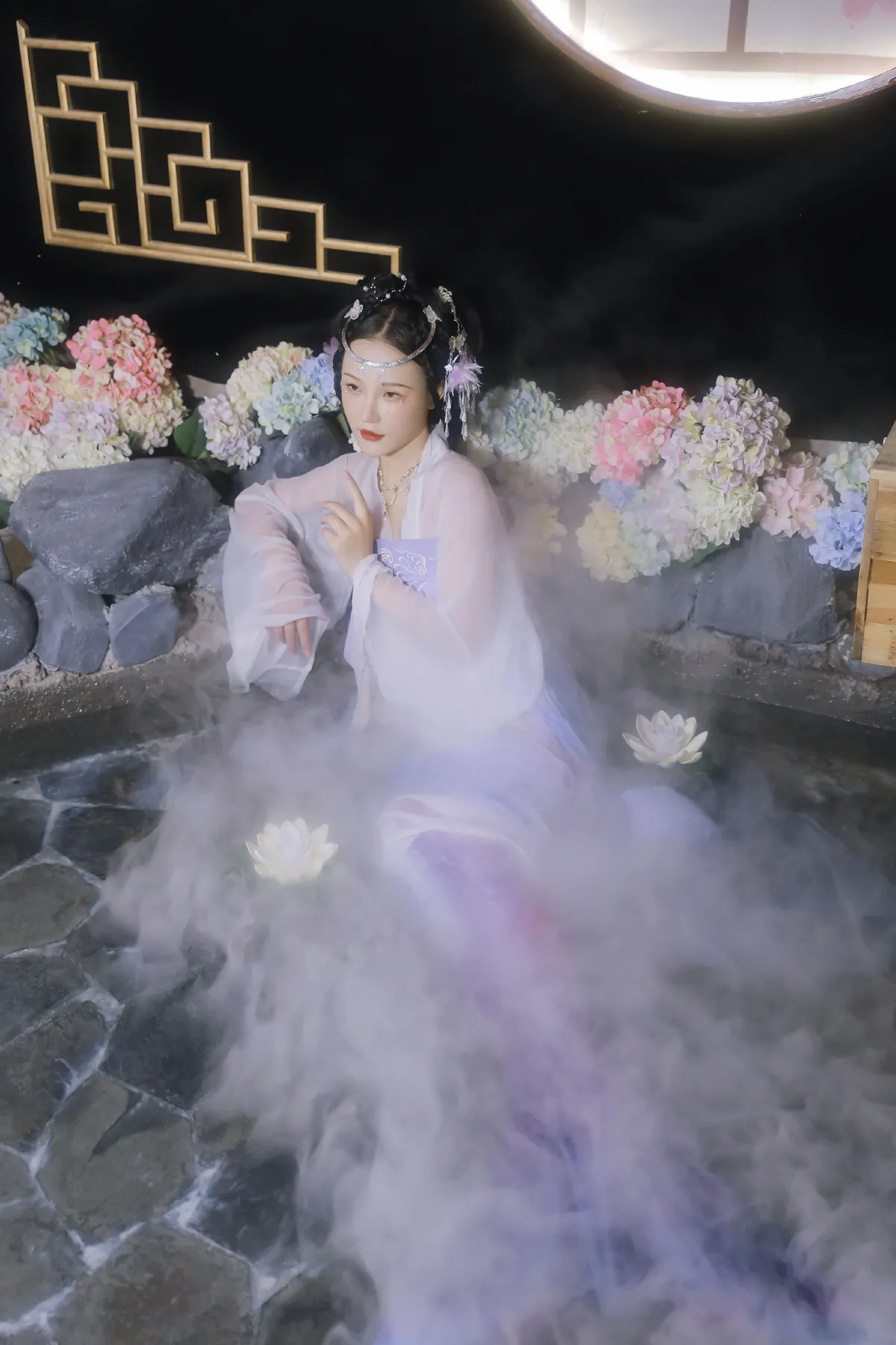 听说了吗，先生的池子里养了一条人鱼。3