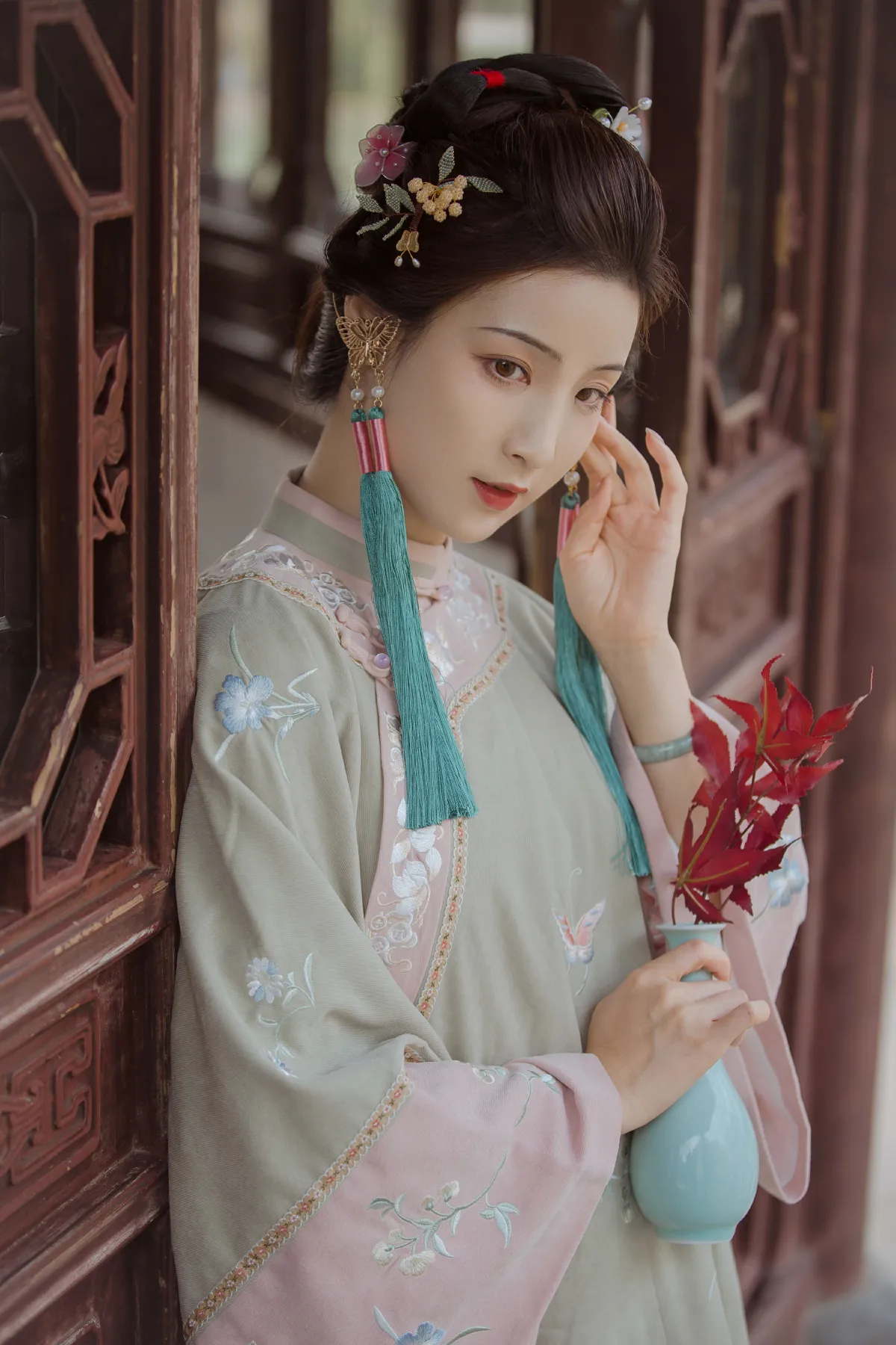 我于窗中窥伤鹤