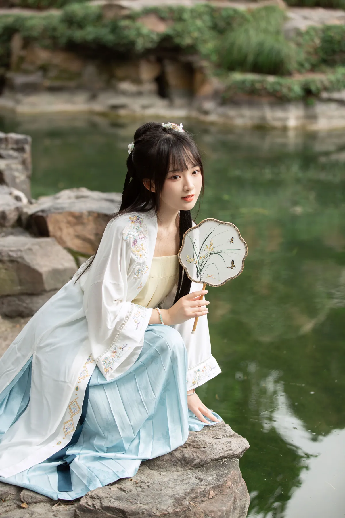 小扇引微凉，悠悠夏日长