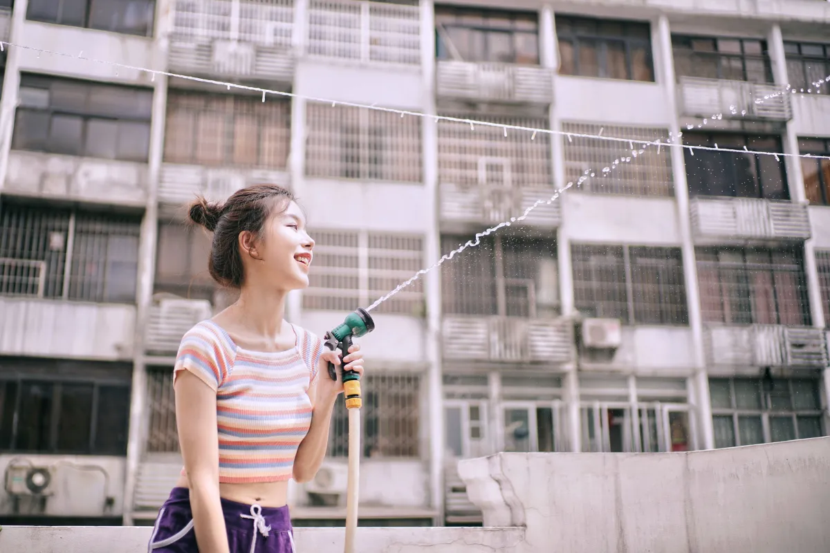 天台的水枪少女