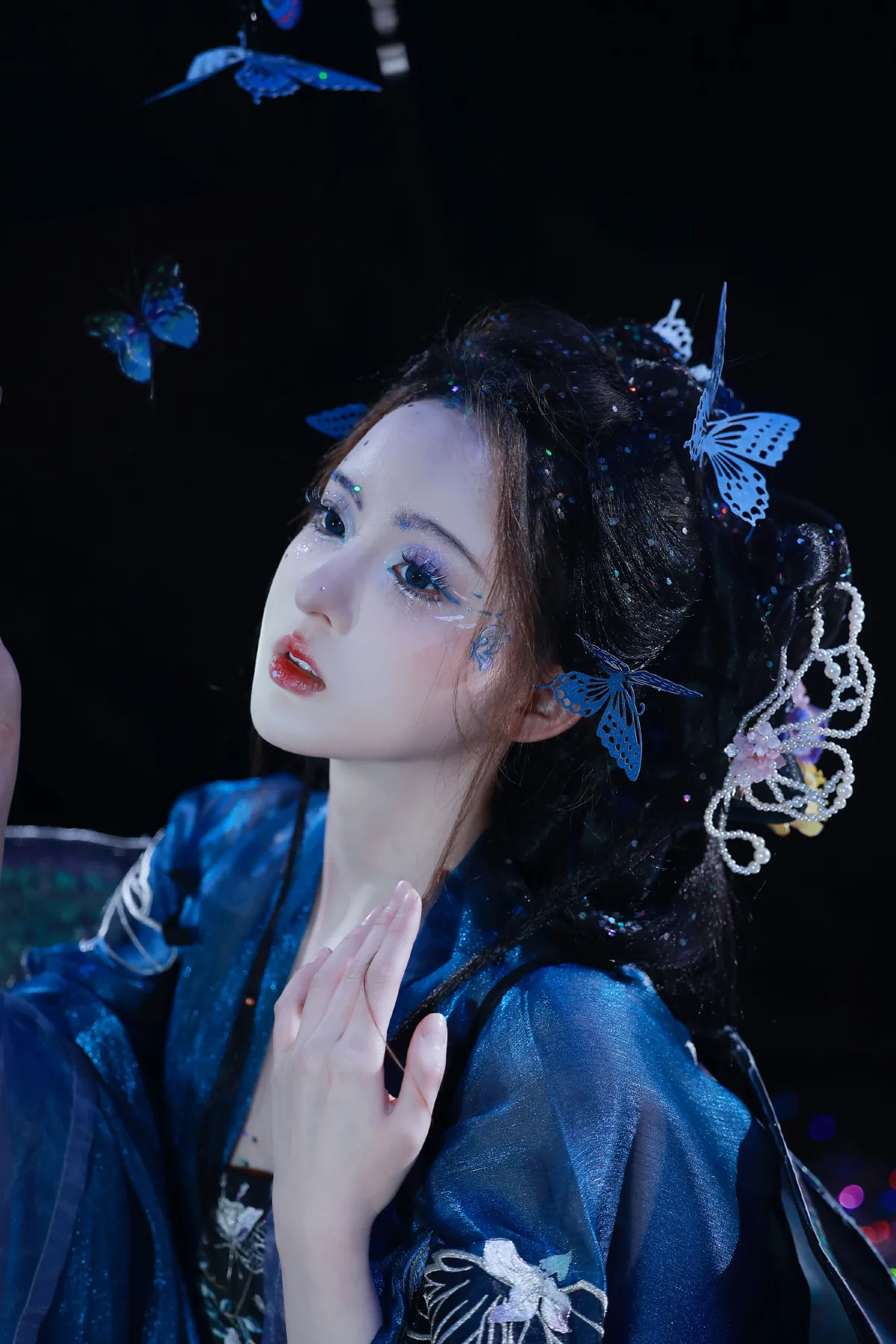 万蝶振翅