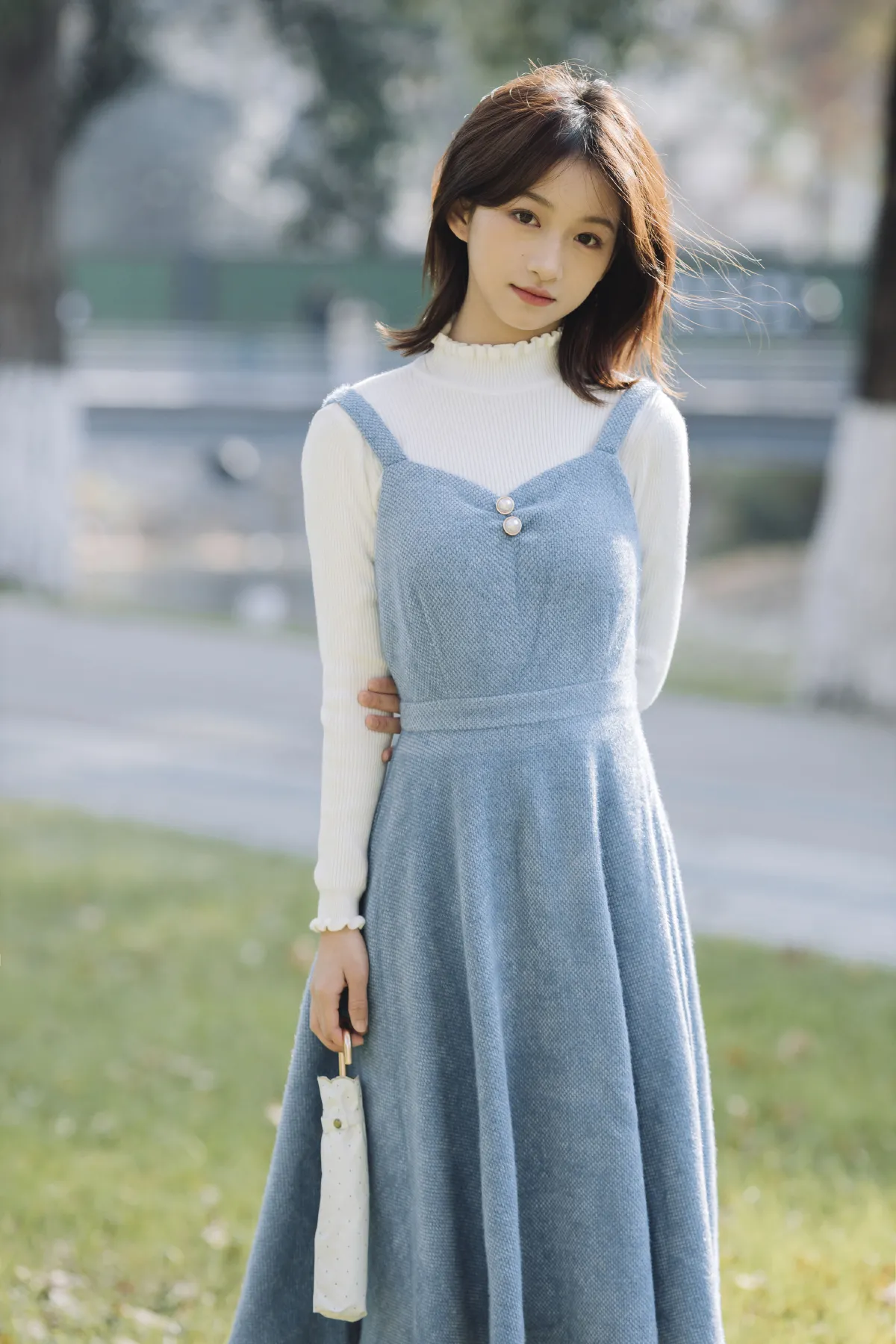 芥茉_林淼鑫《树林暗光》美图作品图片1