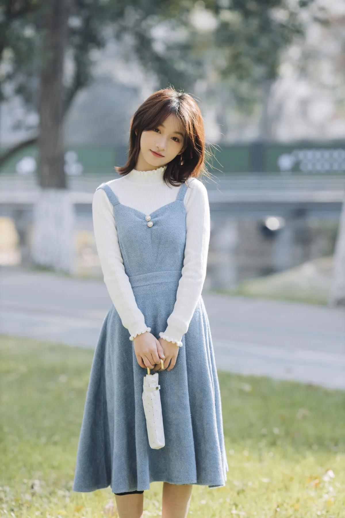 芥茉_林淼鑫《树林暗光》美图作品图片2