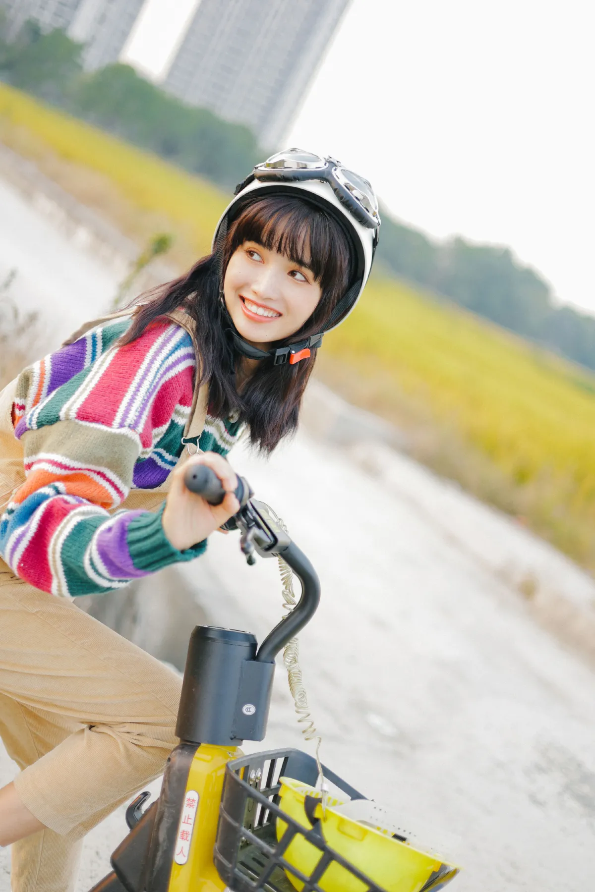 蓝胖子_夏施哈哈酱《山野间稻田里》美图作品图片4