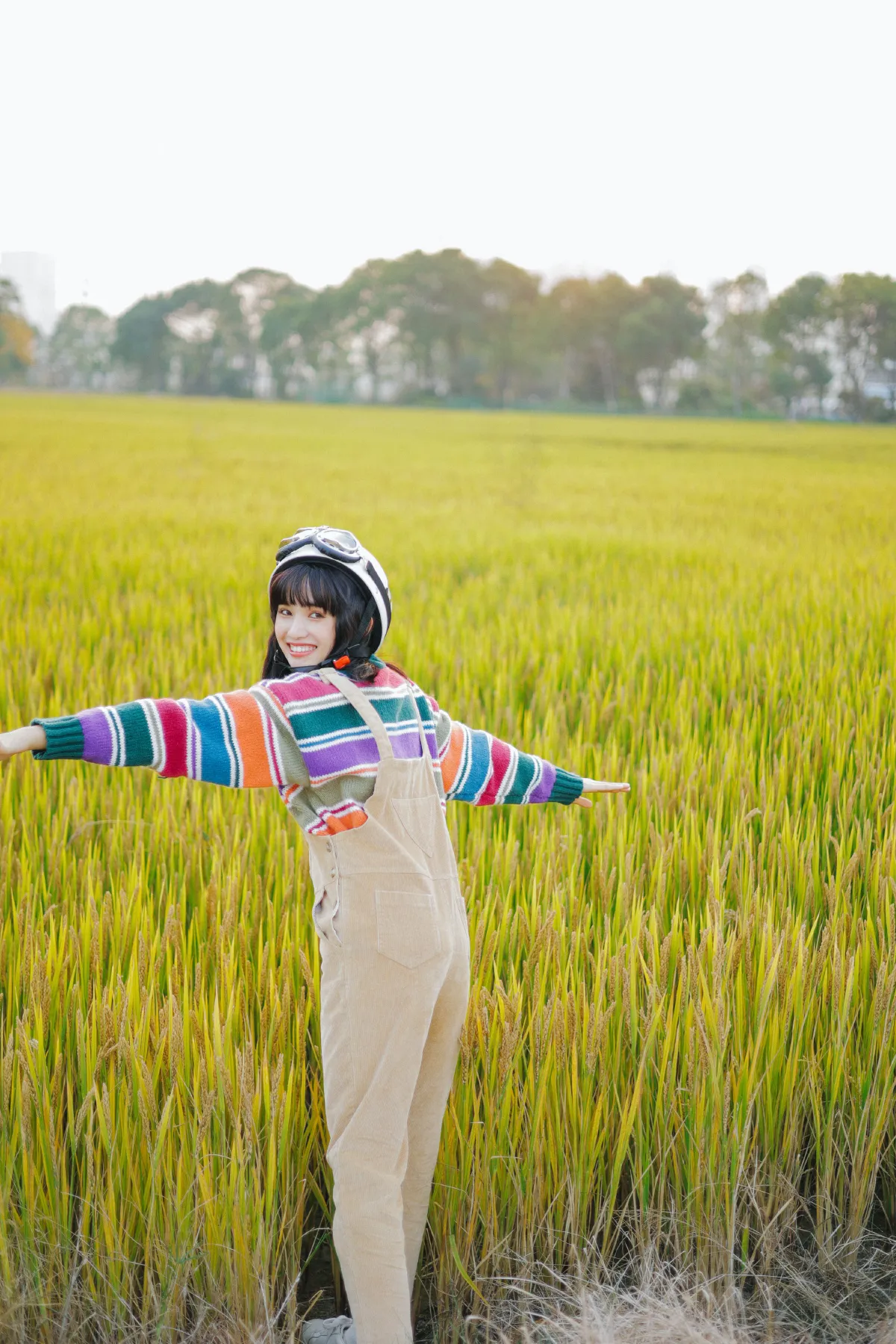 蓝胖子_夏施哈哈酱《山野间稻田里》美图作品图片5