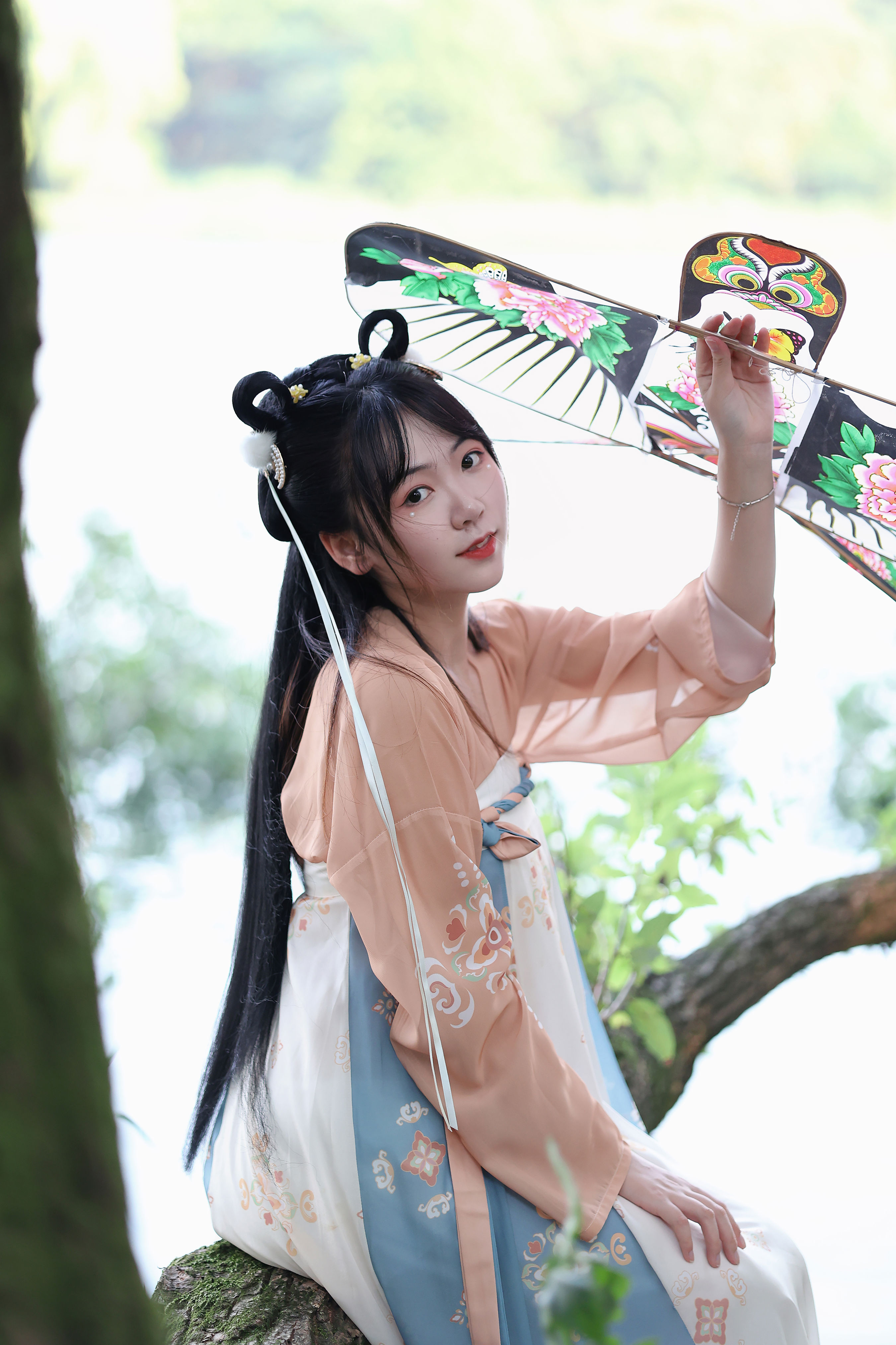春柳捻纸鸢