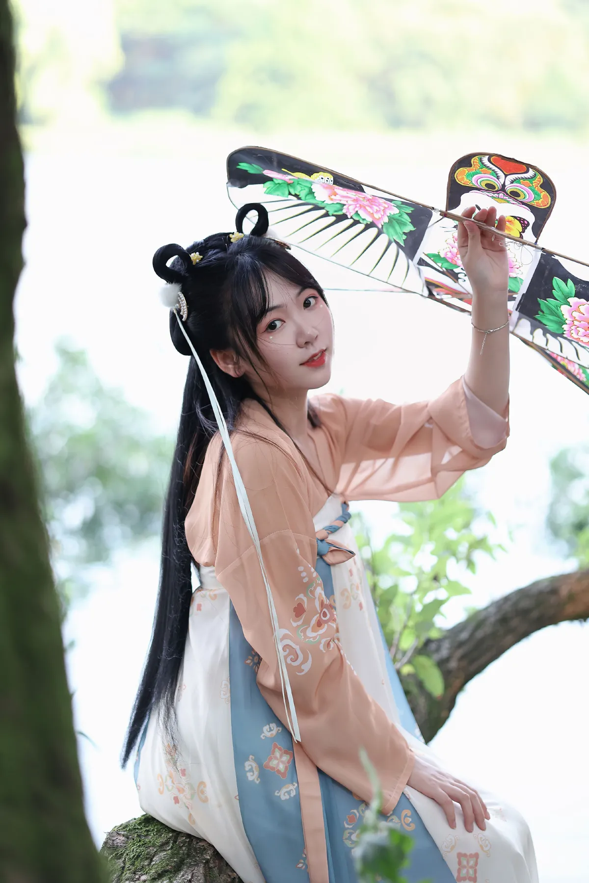 春柳捻纸鸢
