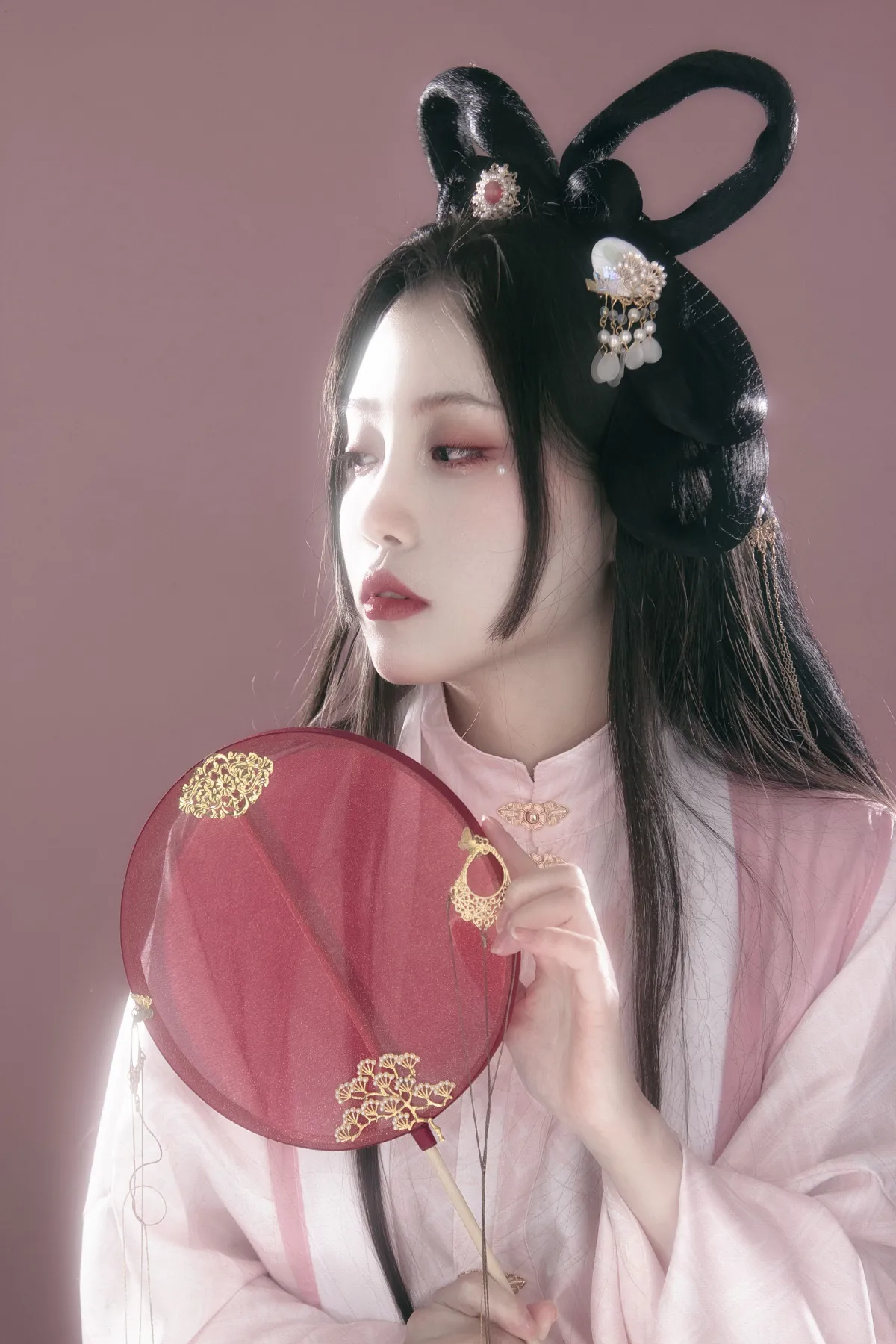 春日迟迟，卉木萋萋