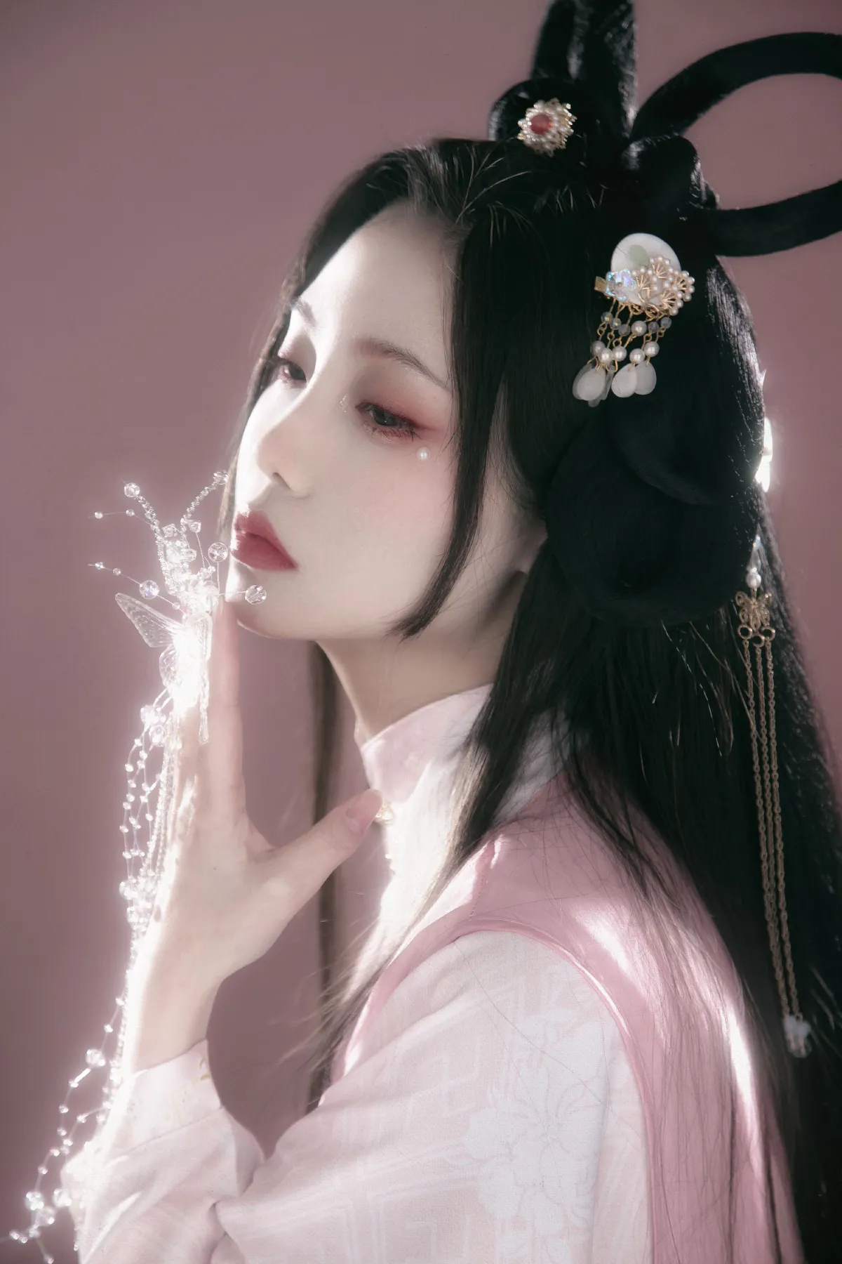 春日迟迟，卉木萋萋