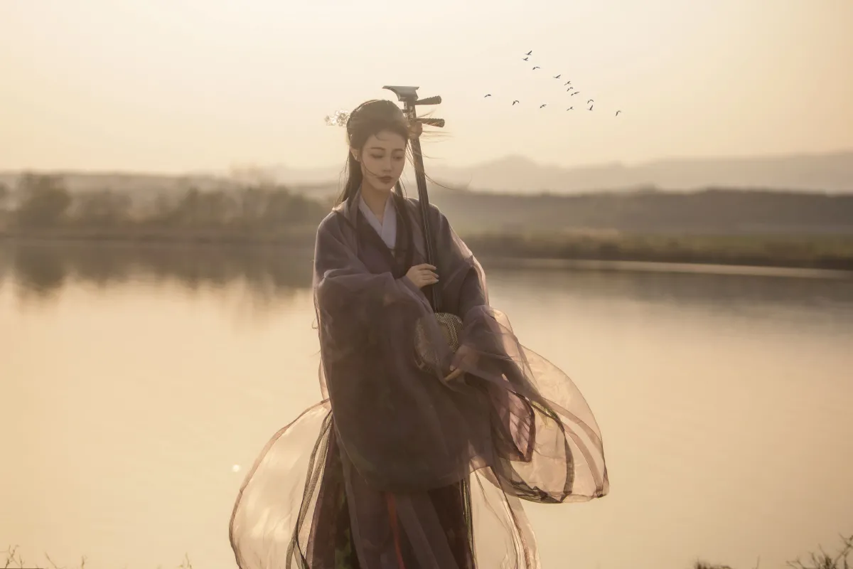 出门拍照的小小怪_拂雪ins《塞上》美图作品图片3