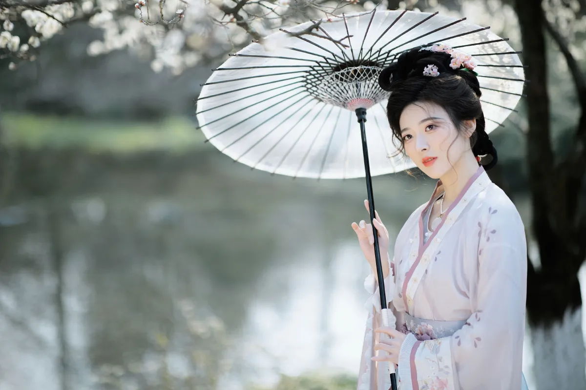 初春探梅