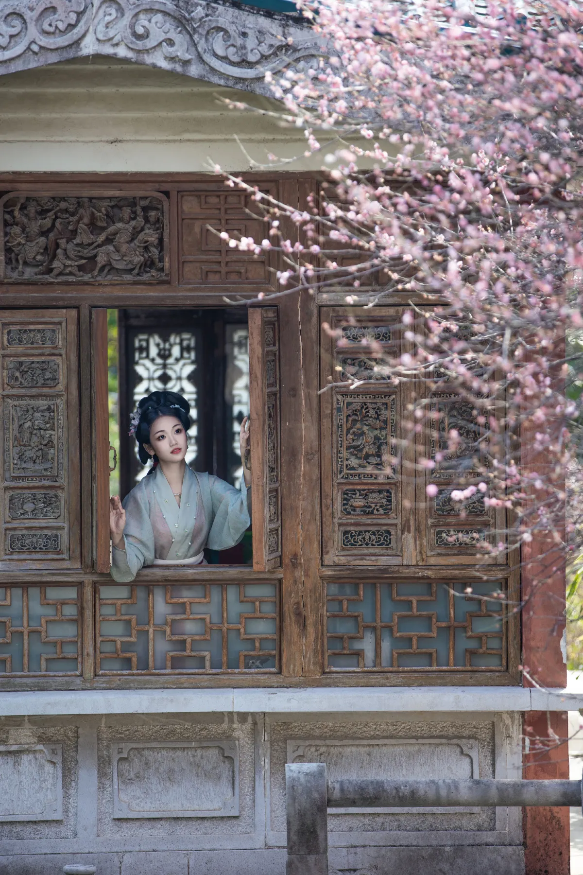沉诗思_晚江亭《却把青梅嗅》美图作品图片2