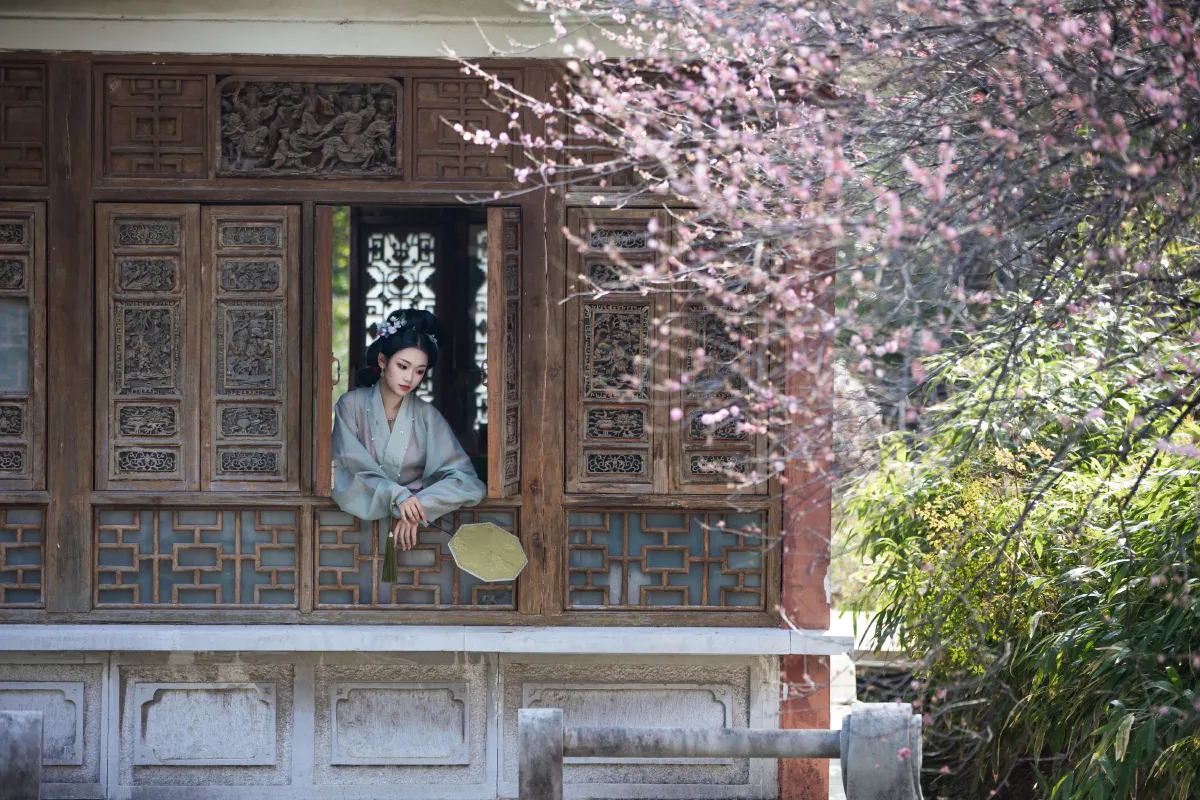 沉诗思_晚江亭《却把青梅嗅》美图作品图片3