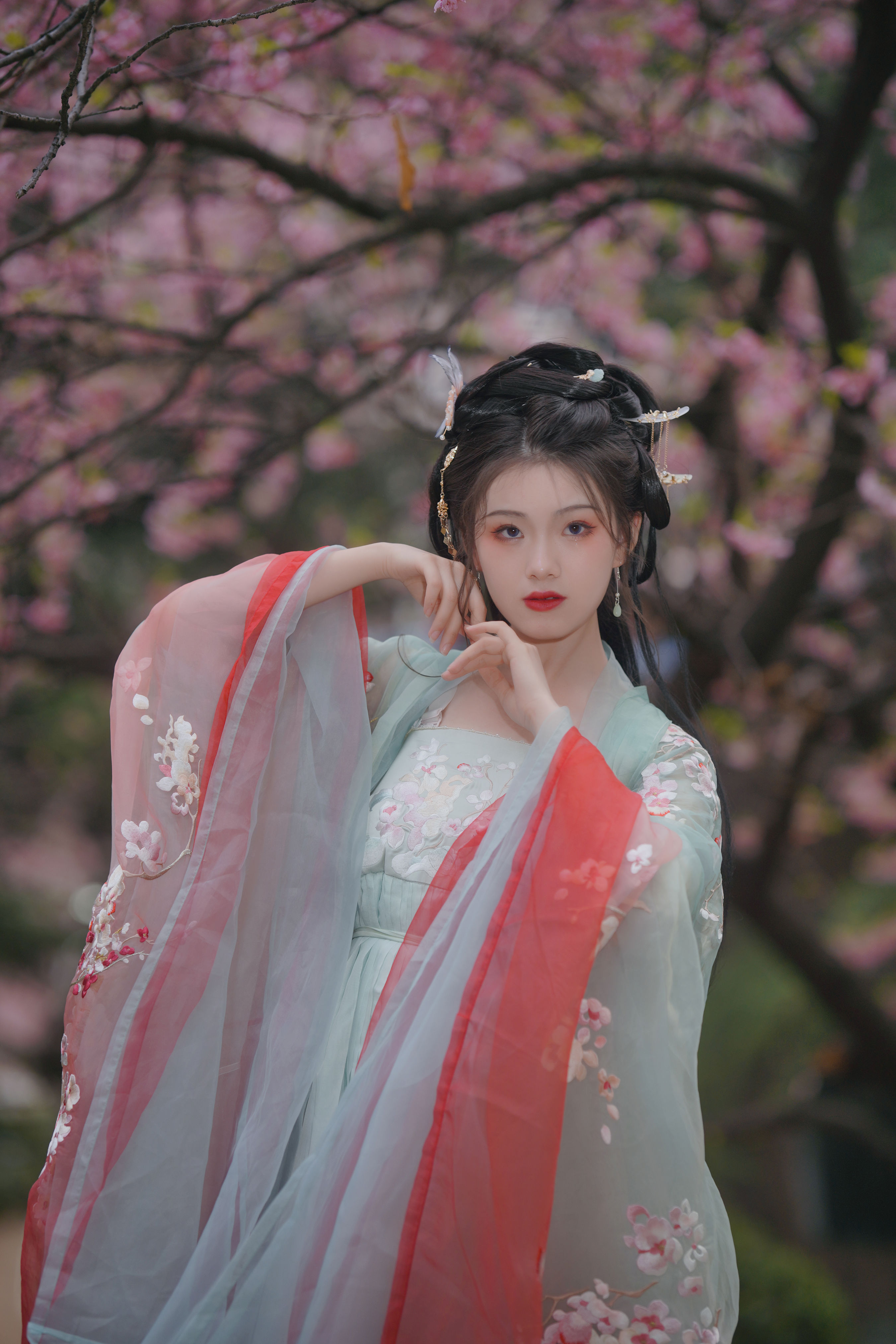 弄花香满衣