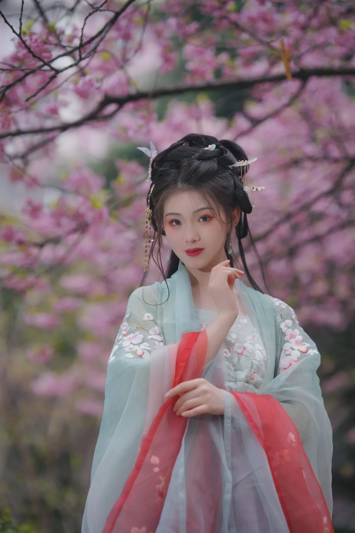 弄花香满衣
