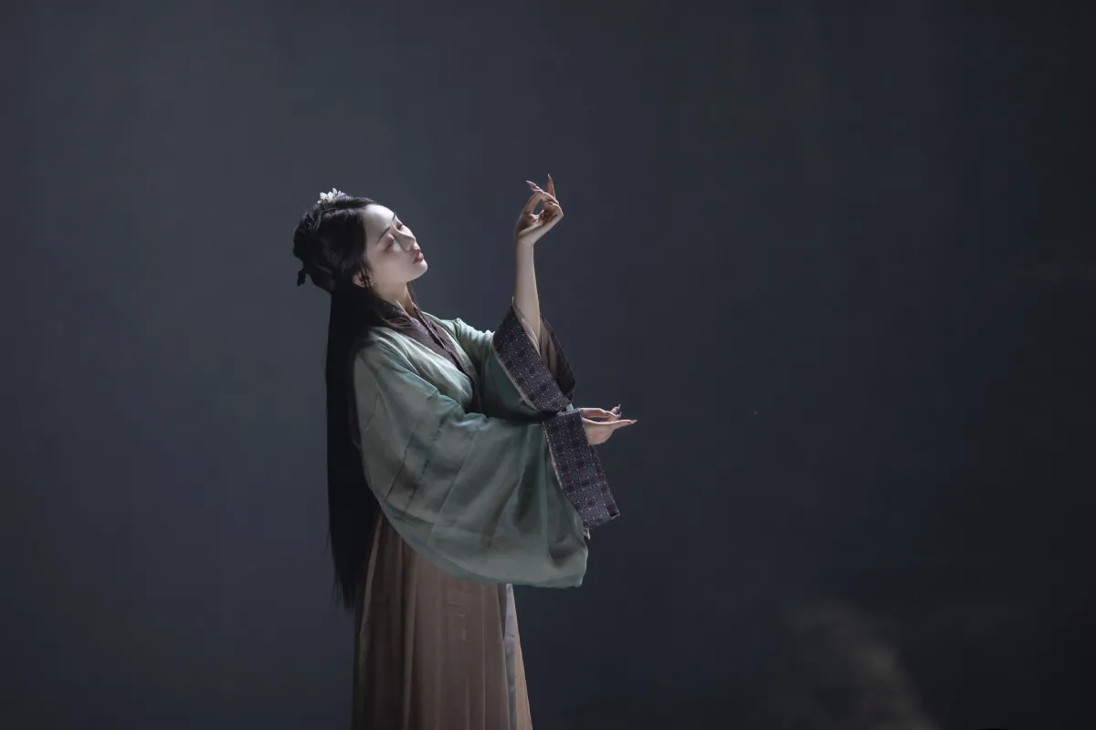 山居于此