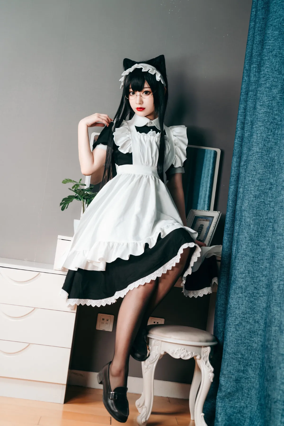 在家偷偷穿上了女仆装