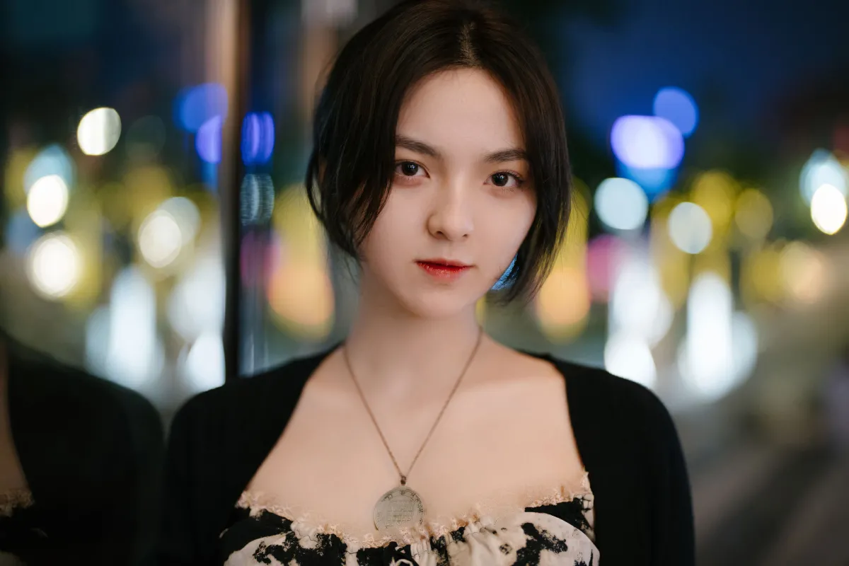 1.2大光圈下纯自然拍摄的夜景人像