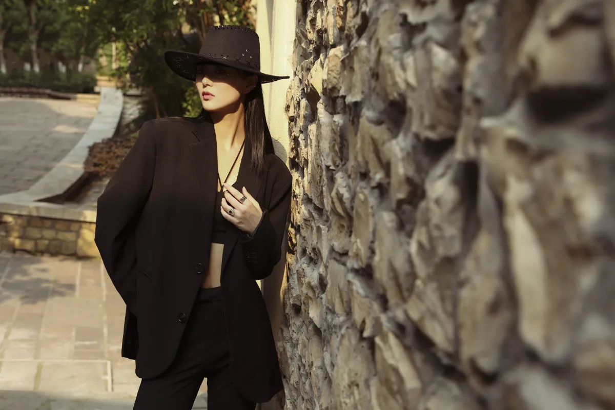 BLACK HAT