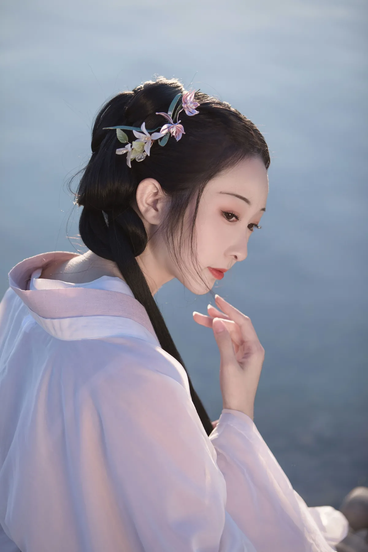 連翹_____丸子有只猫《松月夜凉》美图作品图片5