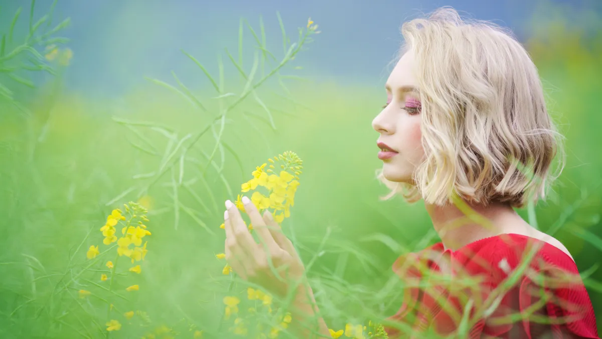 红配绿，乌克兰美女眼中的油菜花田2