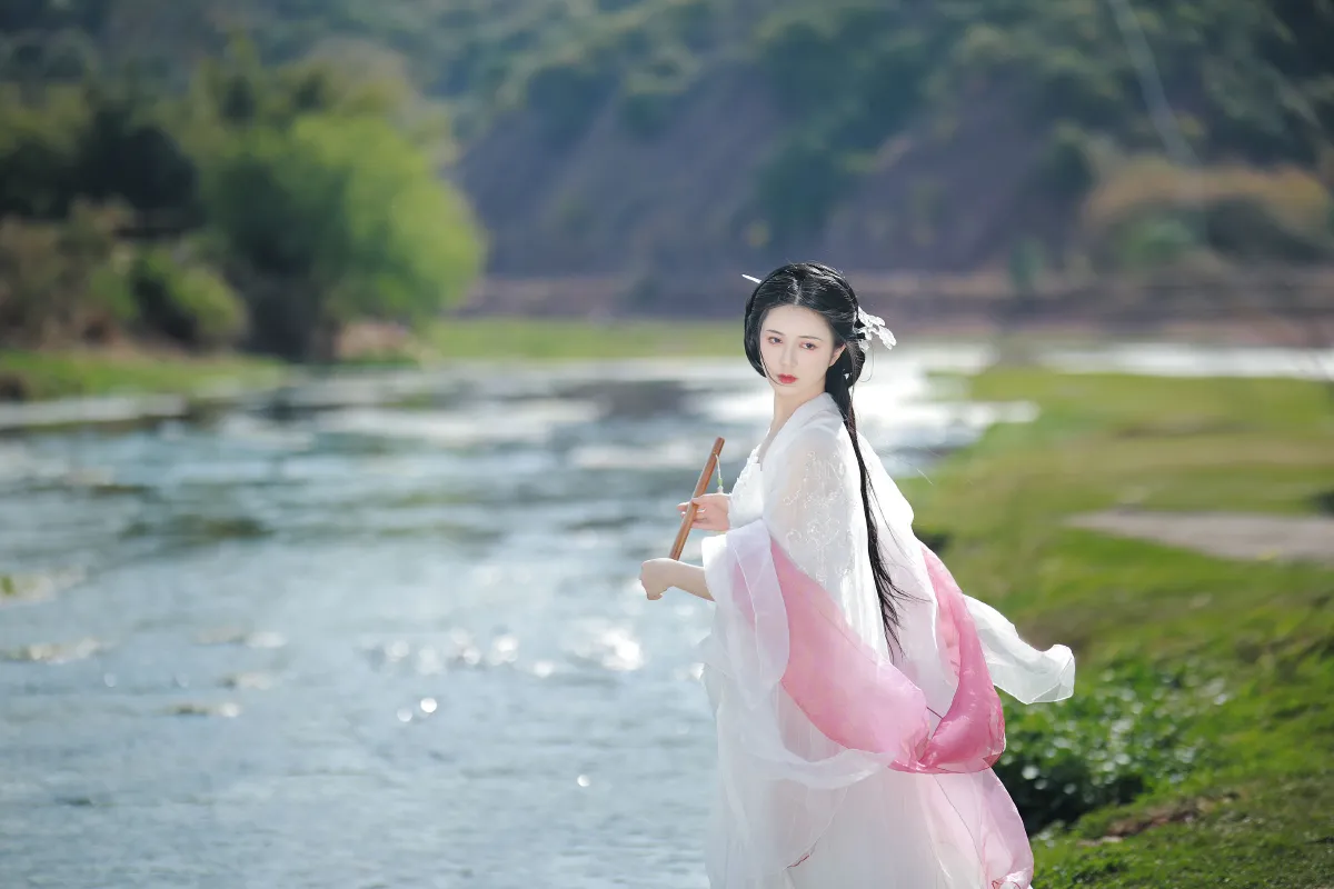 青山依旧在