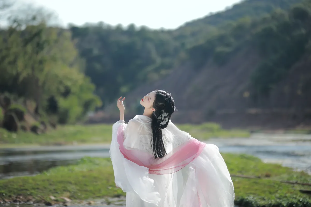 青山依旧在