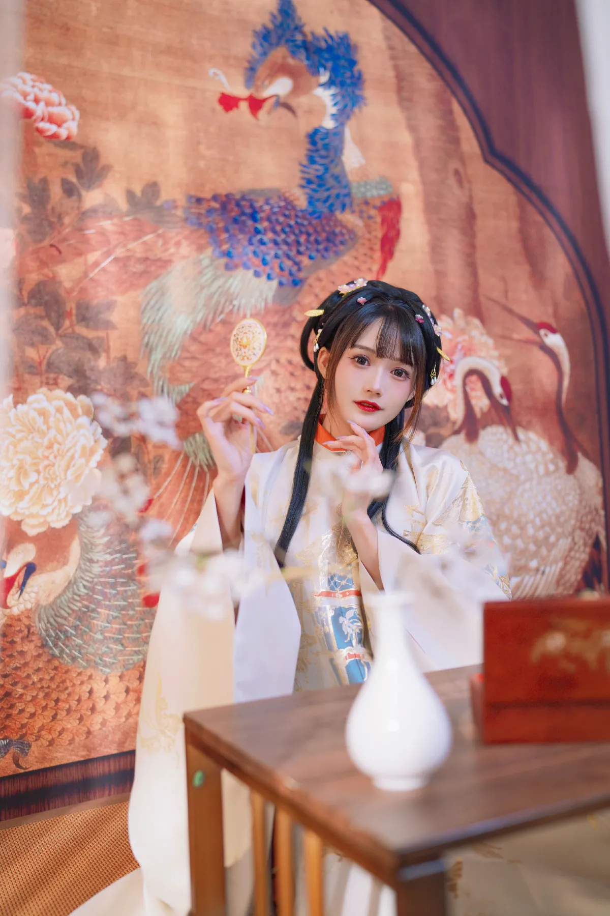 小轩窗，正梳妆