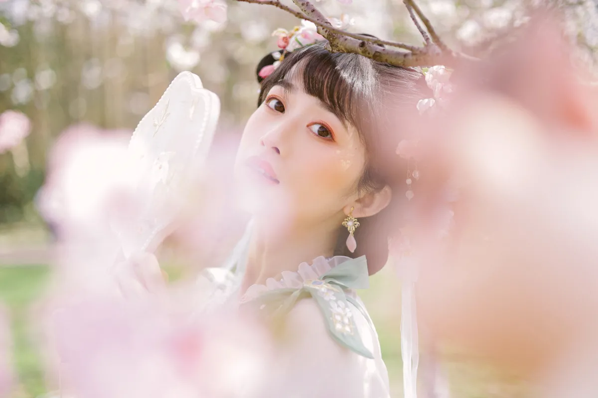 少女与樱花