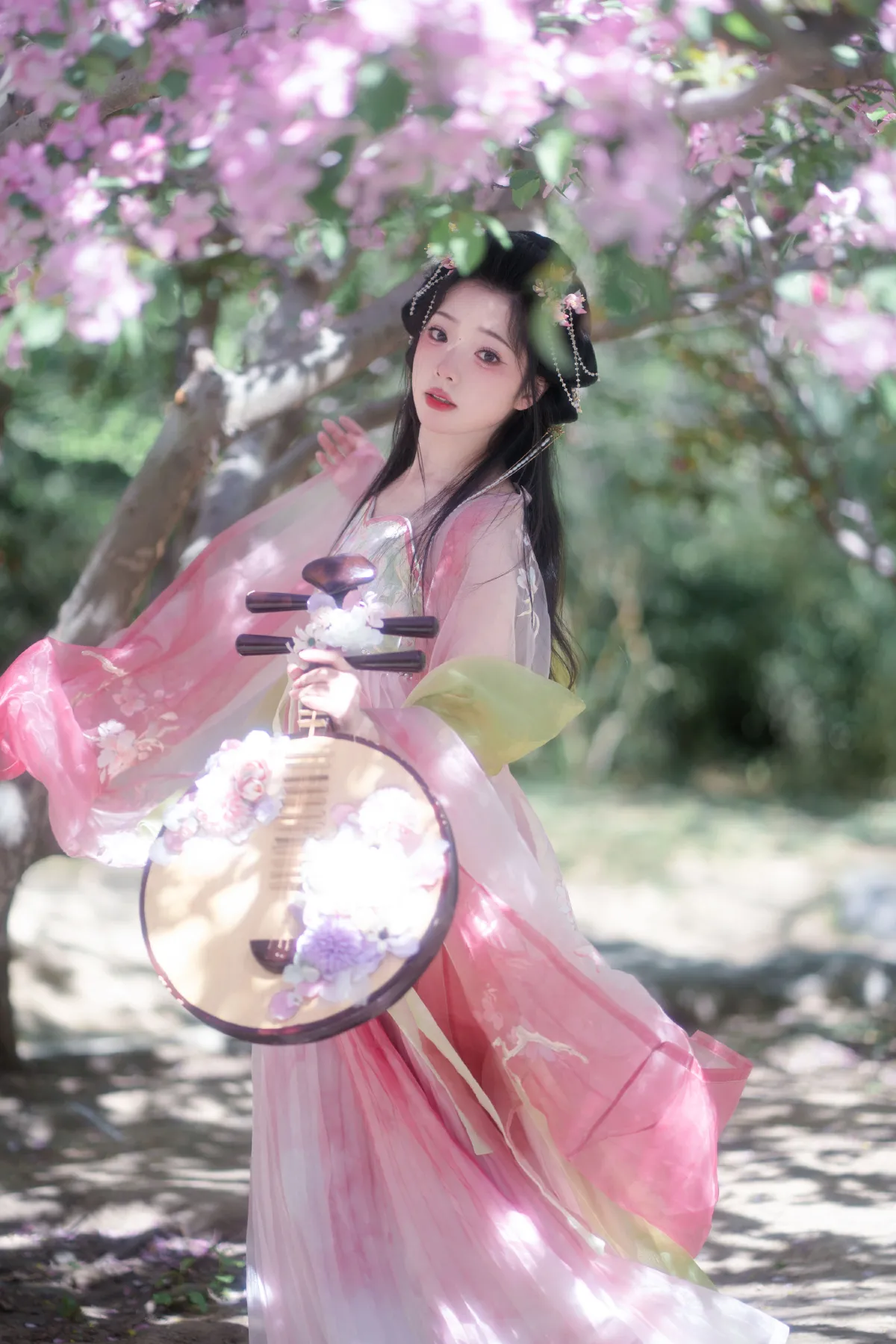发光的春日宴