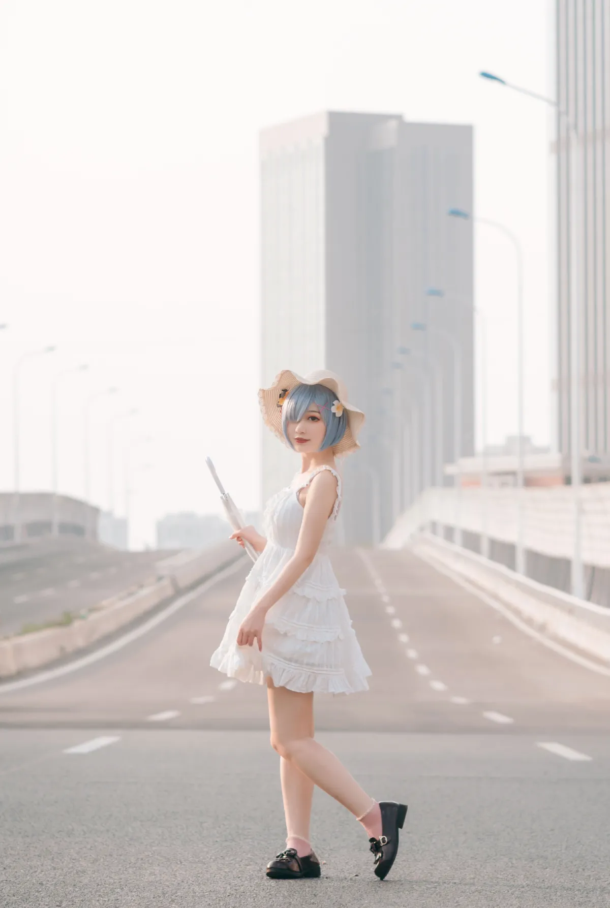 跨过大桥来到河边3