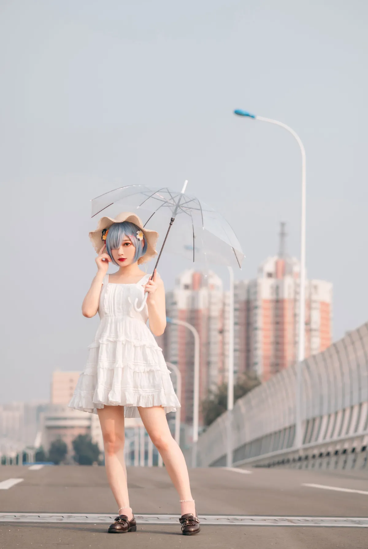 跨过大桥来到河边5