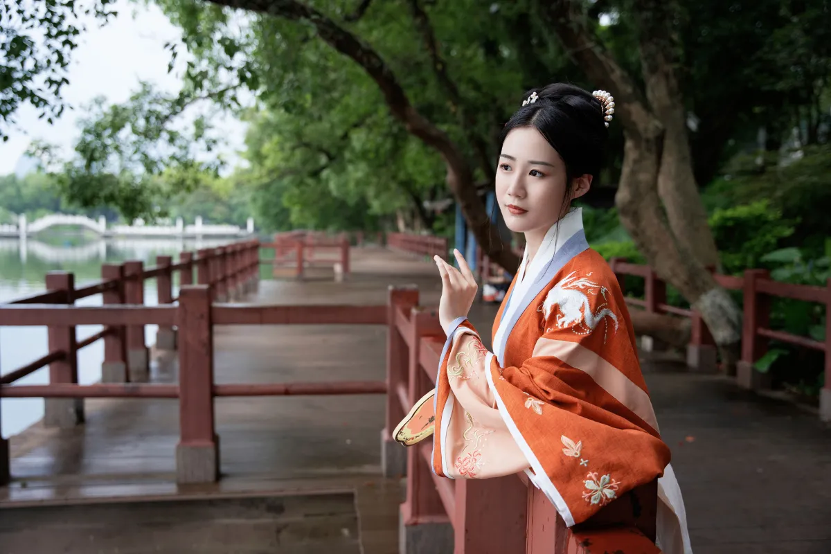 89个草莓_柒柒五今天早睡了么《斛春》美图作品图片2