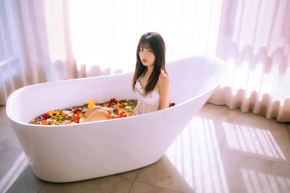 浴缸鲜花少女3