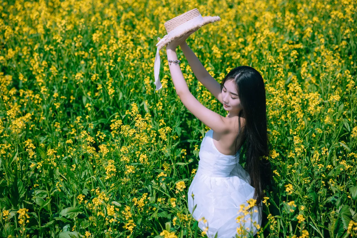 少女油菜花写真