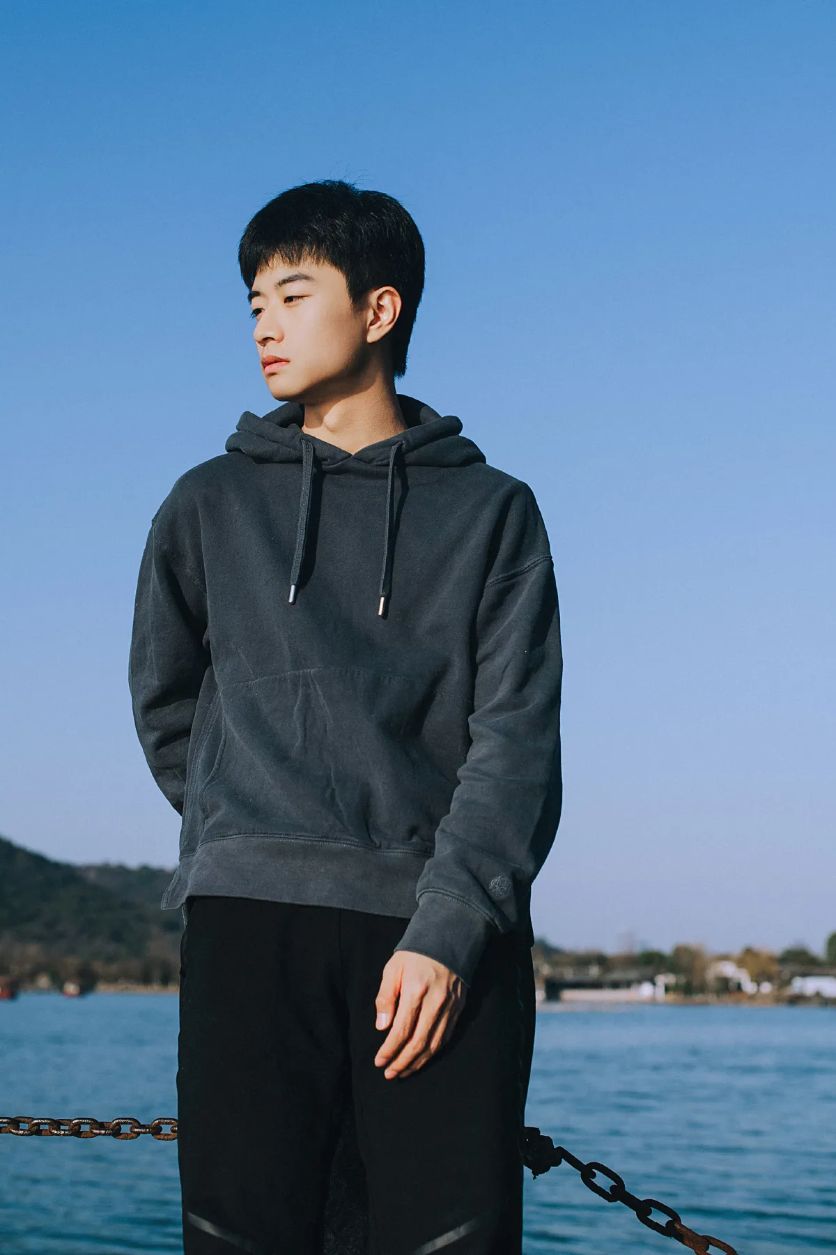 湖边阳光少年1