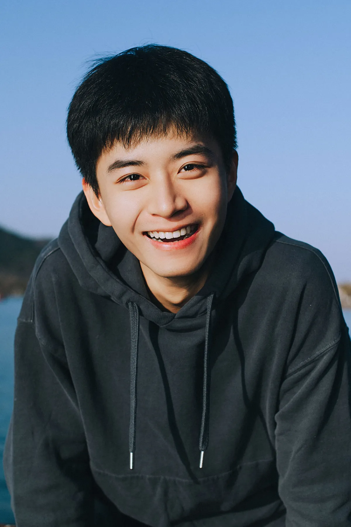 湖边阳光少年2