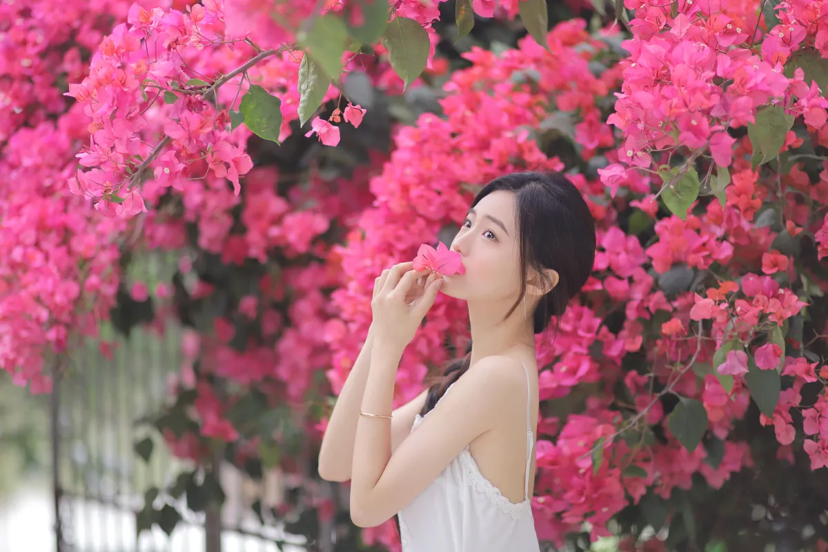 七月平安喜乐_涵涵《白月光》美图作品图片5