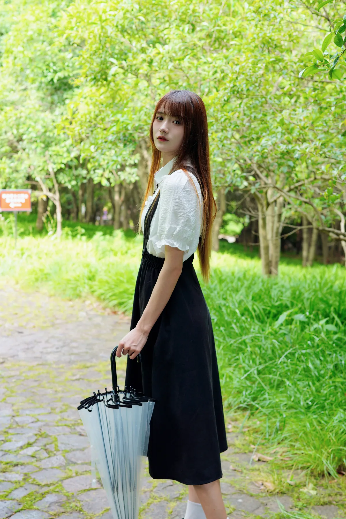雷斯写真集_兔子Zzz不吃胡萝卜《听阴天说什么》美图作品图片5