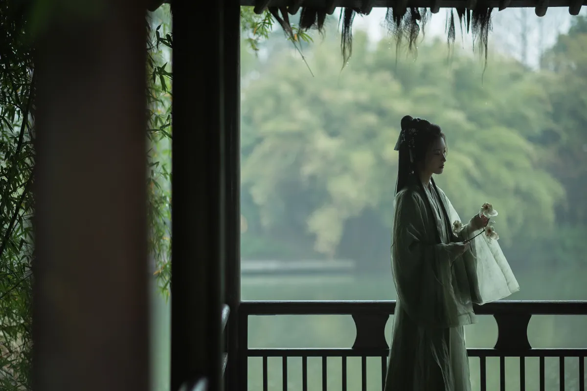 绿意晓声浓