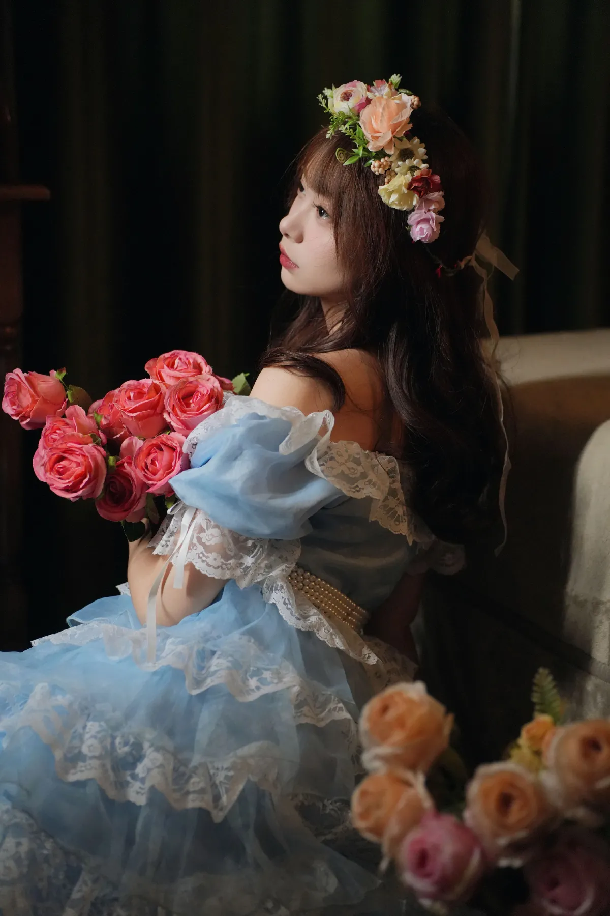 油画中的少女
