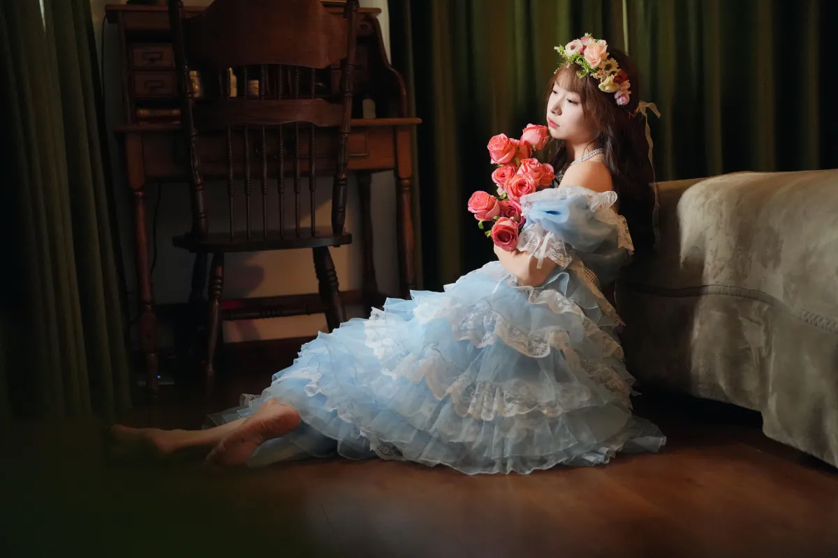 油画中的少女