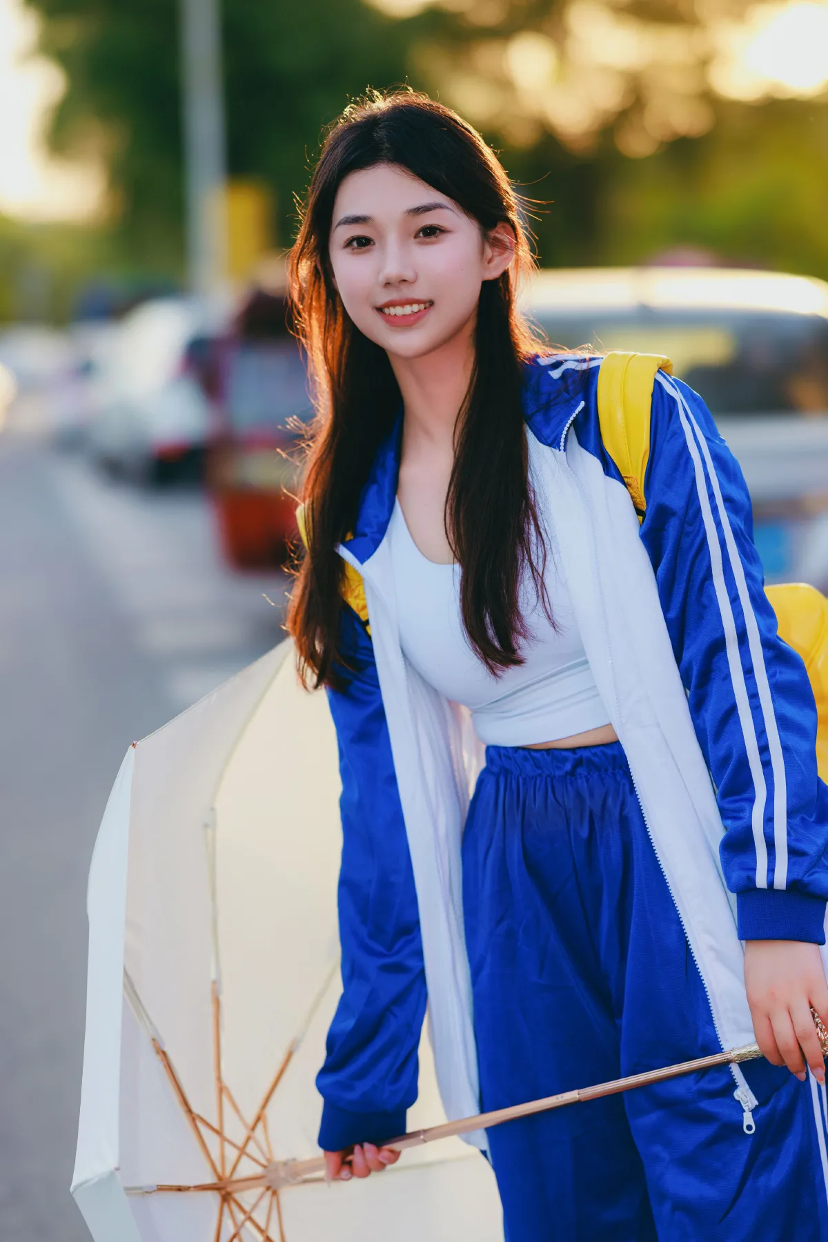 校服小裴