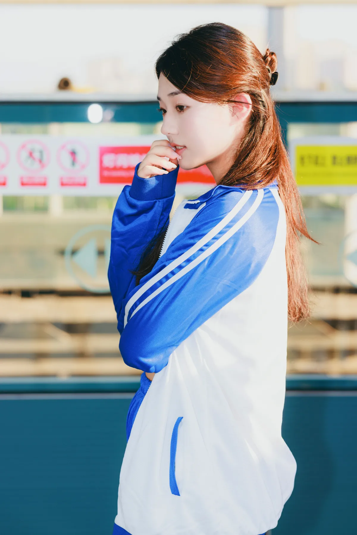 校服小裴