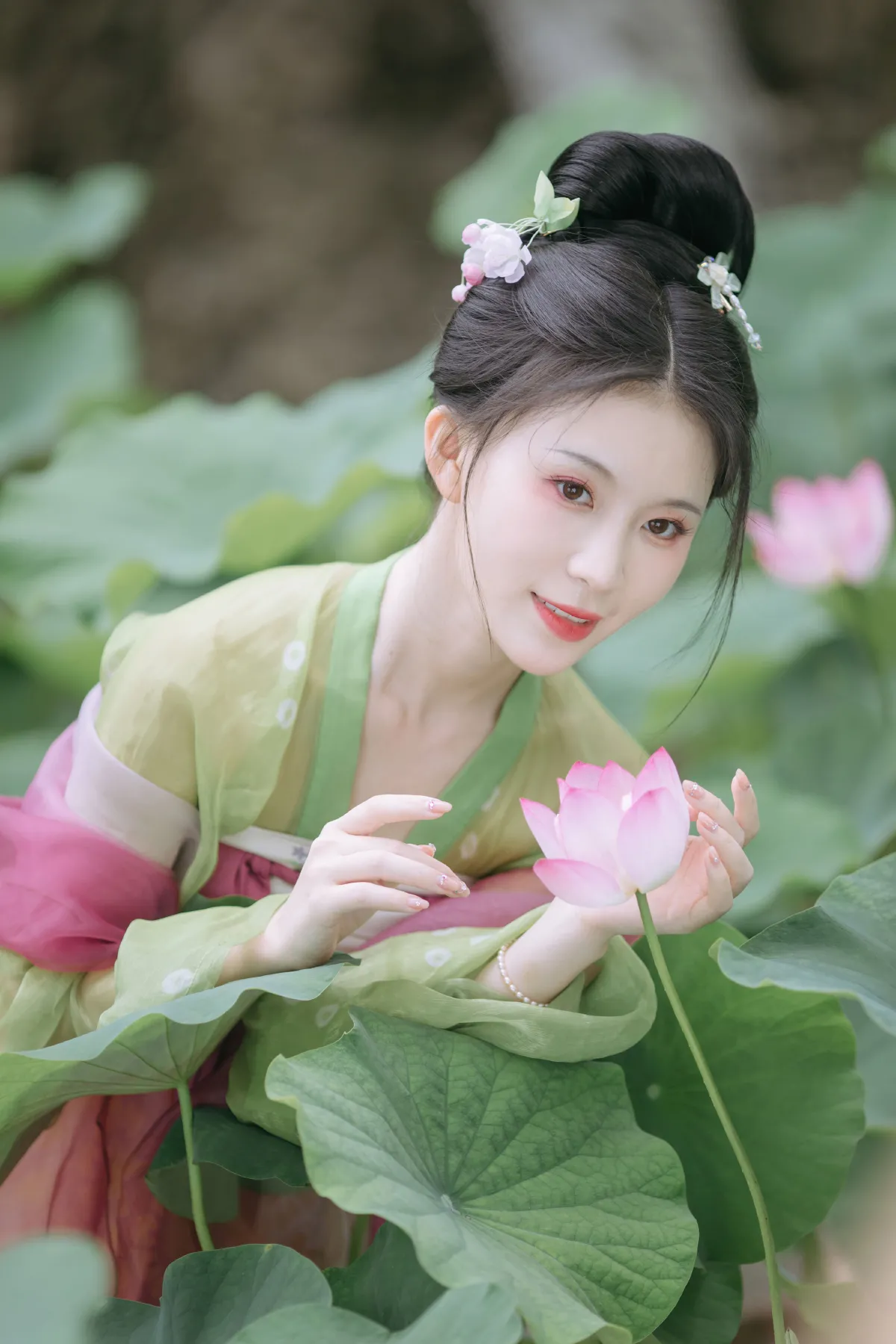 荷塘少女
