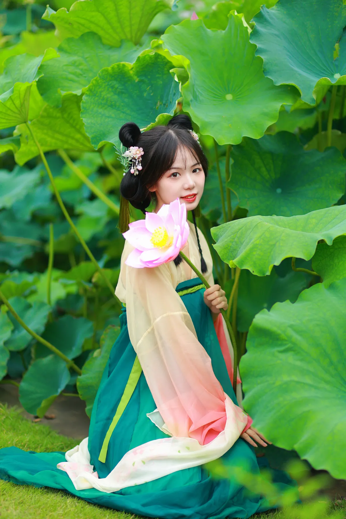 荷叶叶_暮烟色CC《荷塘少女》美图作品图片2